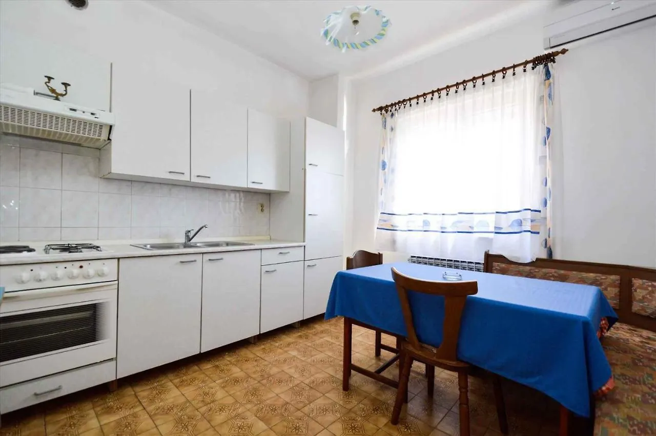 Apartment In Pula With Two-Bedrooms 7 Pjescana Uvala 0*,