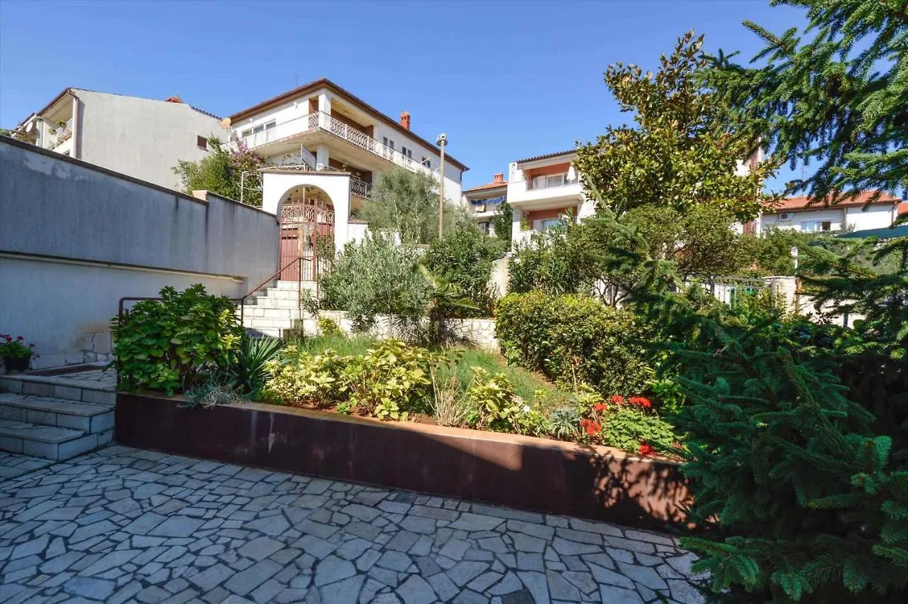 Apartment In Pula With Two-Bedrooms 7 Pjescana Uvala
