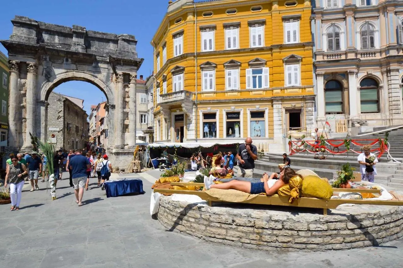 Apartment In Pula With Two-Bedrooms 7 Pjescana Uvala Croatia